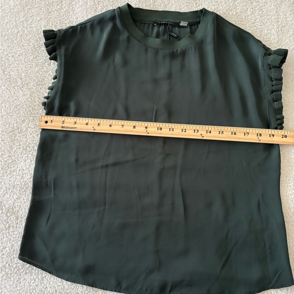 T TahariElegant Olive Green Women's Top Size Small - Picture 8 of 13